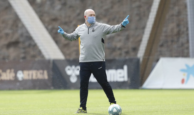 Pepe Mel cree que los equipos insulares parten con cierta desventaja