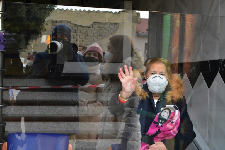 Llegan a España más de 369.000 dosis de la vacuna de Pfizer