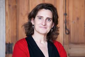 Ribera estudia crear un «colchón» para mitigar los picos del precio de la luz