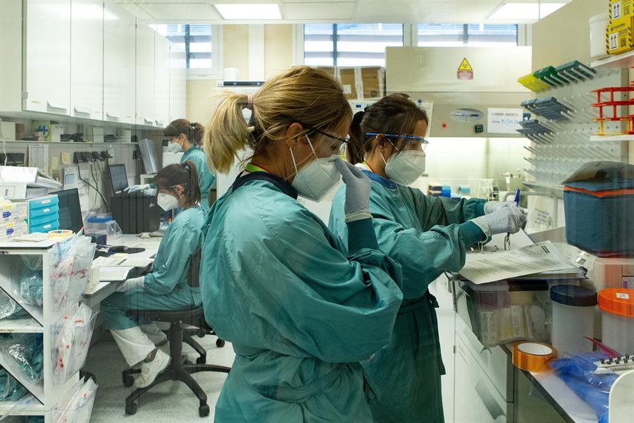 Los médicos y científicos son los mejores valorados por la población. Los políticos, ministros, y profesionales de la banca, los que menos