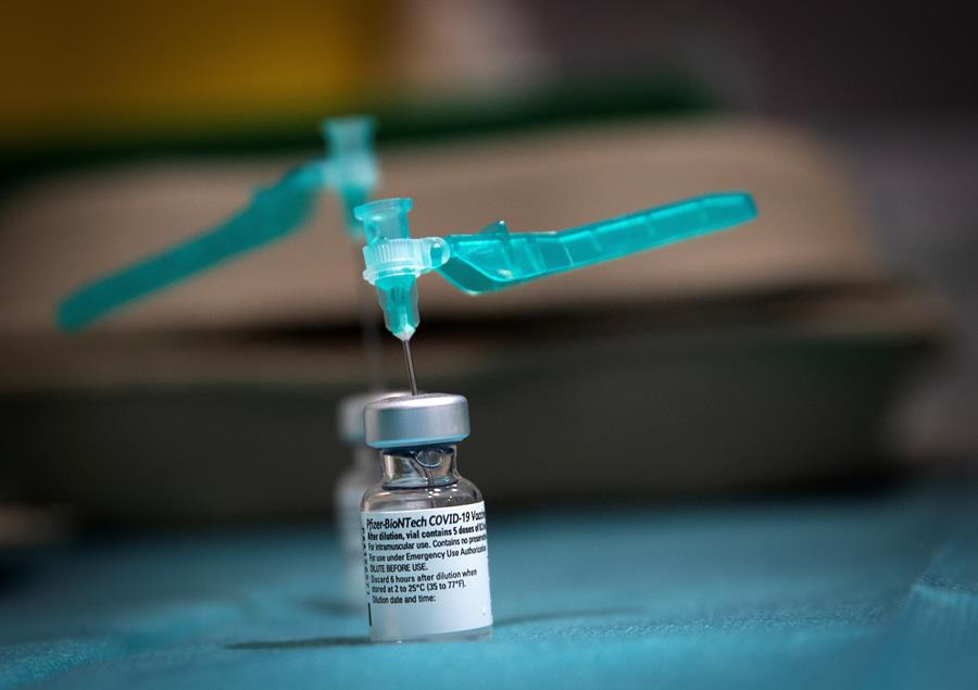 Pfizer pide a Estados Unidos autorizar una cuarta dosis de su vacuna para mayores de 65 años