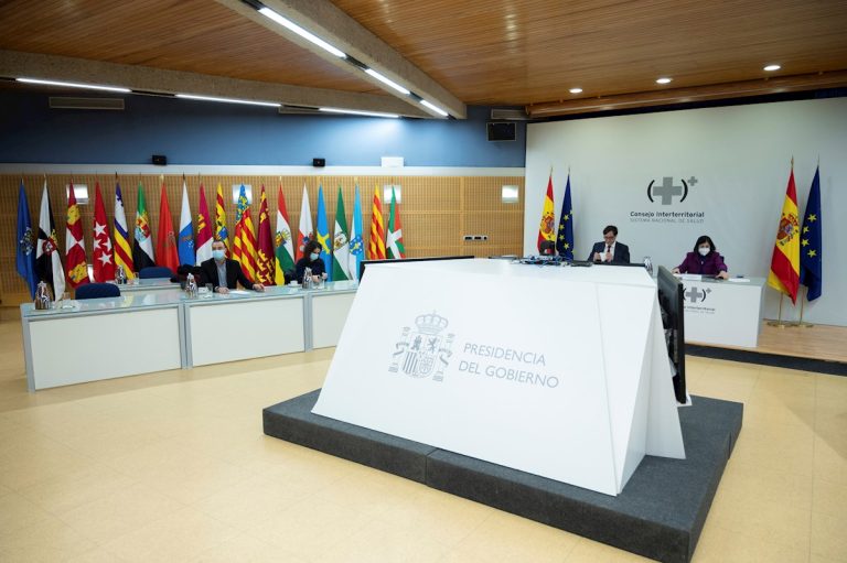 El Consejo Interterritorial de Salud debate el adelanto del toque de queda