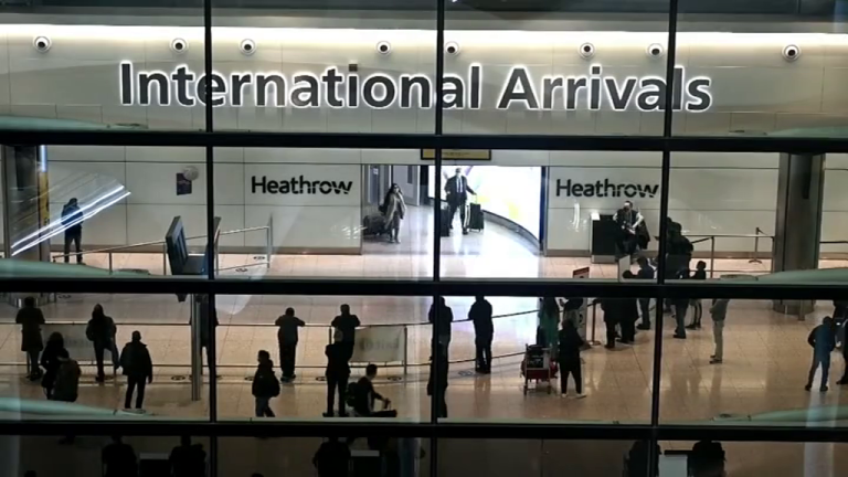 El Gobierno británico insta a sus ciudadanos a no viajar a España