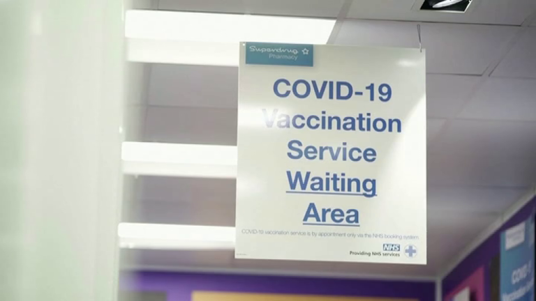 Reino Unido alerta de la transmisión comunitaria de Ómicron en el país