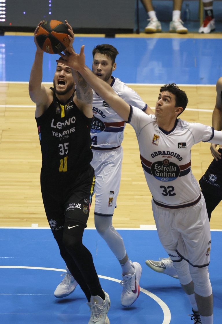 El Lenovo Tenerife derrota con comodidad al Monbus Obradoiro (71-97)