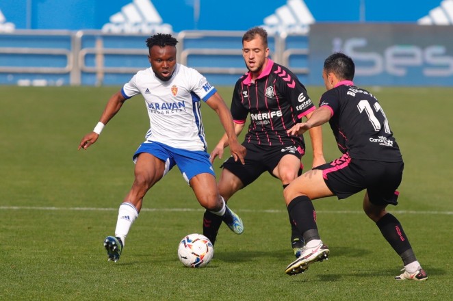 El Tenerife no suma en Zaragoza ante un triunfo muy ajustado del conjunto aragonés