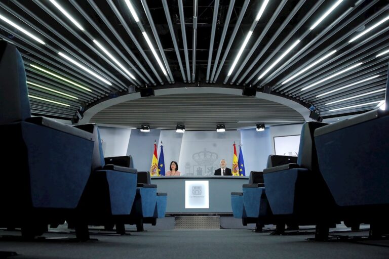 Sanidad y comunidades analizan estrategia de vacunación