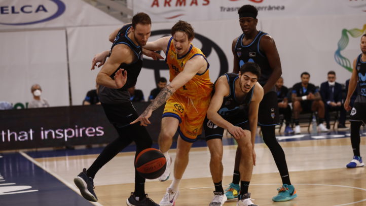 El Gran Canaria revive con una agónica remontada y un gran Slaughter