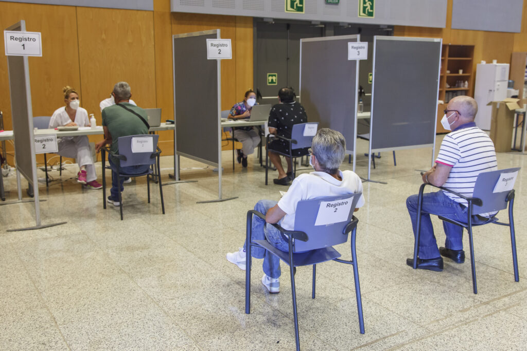 Se acelera el inicio de vacunación a menores de 30 años