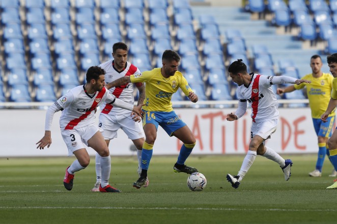 Las Palmas y Rayo igualan en un choque trepidante