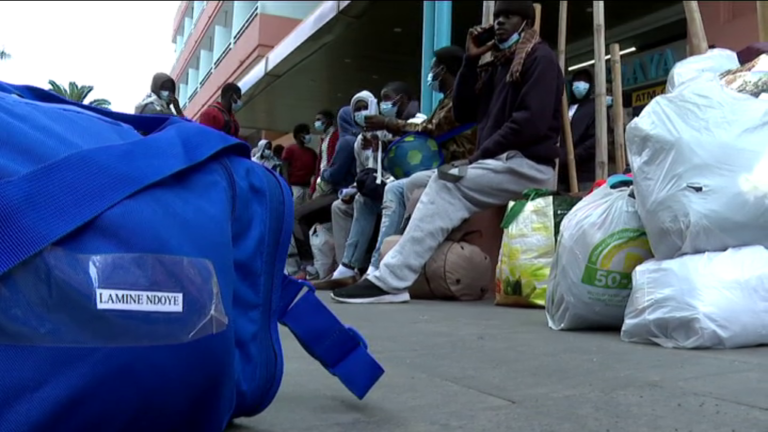 Más de 1.100 menores no acompañados llevan un año en Canarias en un limbo