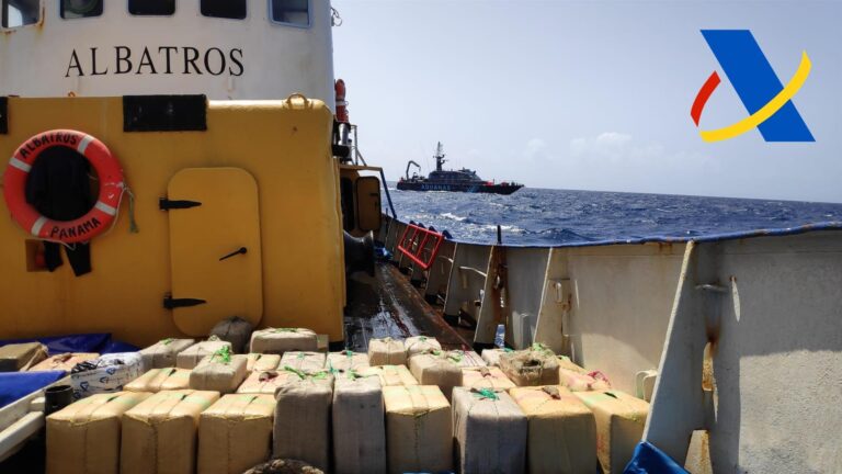 Un pesquero con 18 toneladas de hachís, interceptado cerca de Canarias