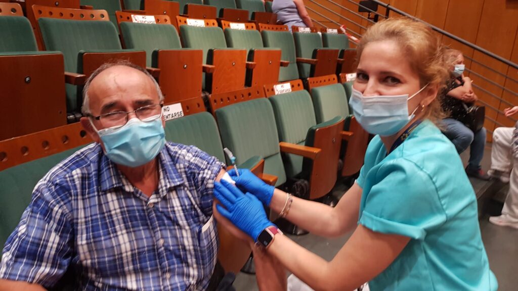 Sanidad logra administrar 10.001 vacunas en un solo día