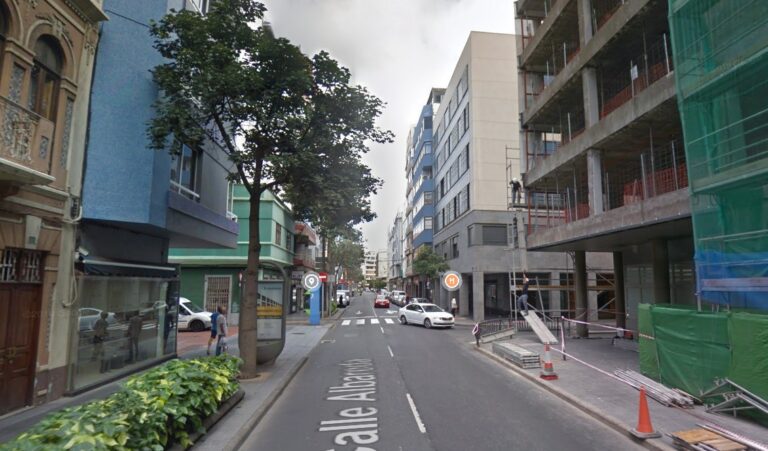 Encuentran el cadáver de un varón migrante en la calle Albareda
