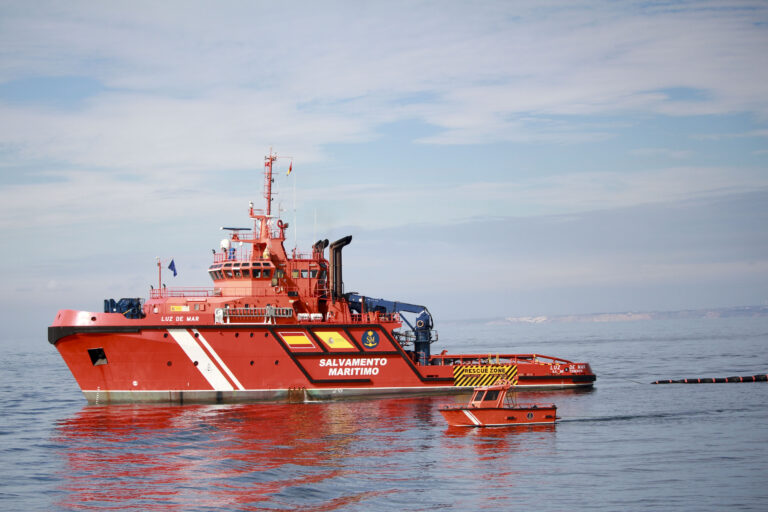 Rescatan a 55 personas, entre ellas 7 niños, de una zódiac rumbo a Lanzarote