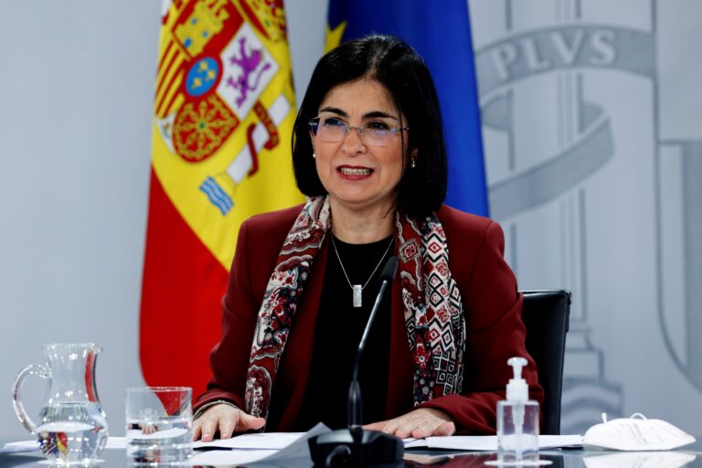 Carolina Darias anuncia que las 146.000 vacunas Janssen están almacenadas a la espera de una decisión de la EMA