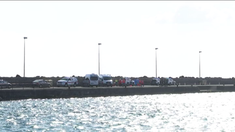 Rescatados siete migrantes en una patera a ocho millas de Lanzarote