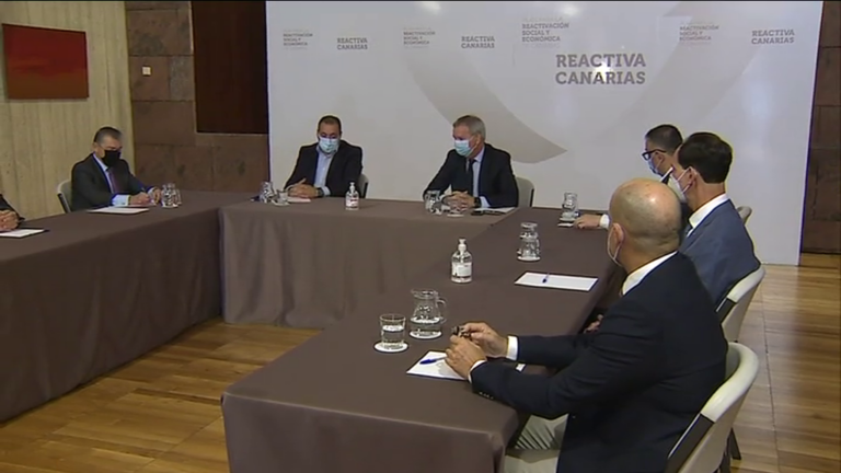 Reunión del sector del transporte con el Gobierno de Canarias