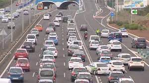 Herida grave una mujer al colisionar un camión y un furgón en una autopista de Tenerife