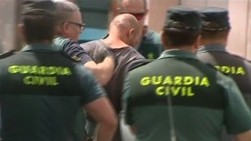 La juez embarga tres casas y exige 910.000 euros al alemán acusado de matar a su mujer y a un hijo en Arona