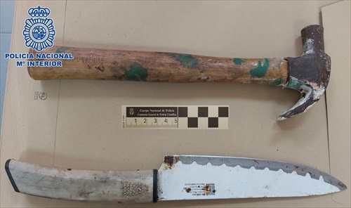 Amenaza de muerte con un cuchillo y un martillo al dueño de un bar en Las Palmas de Gran Canaria