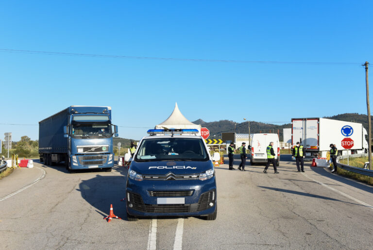 España mantiene los controles en la frontera interior terrestre con Portugal por la situación sanitaria