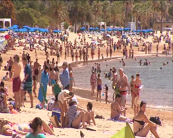 Canarias cerrará el año con casi 18 millones de turistas