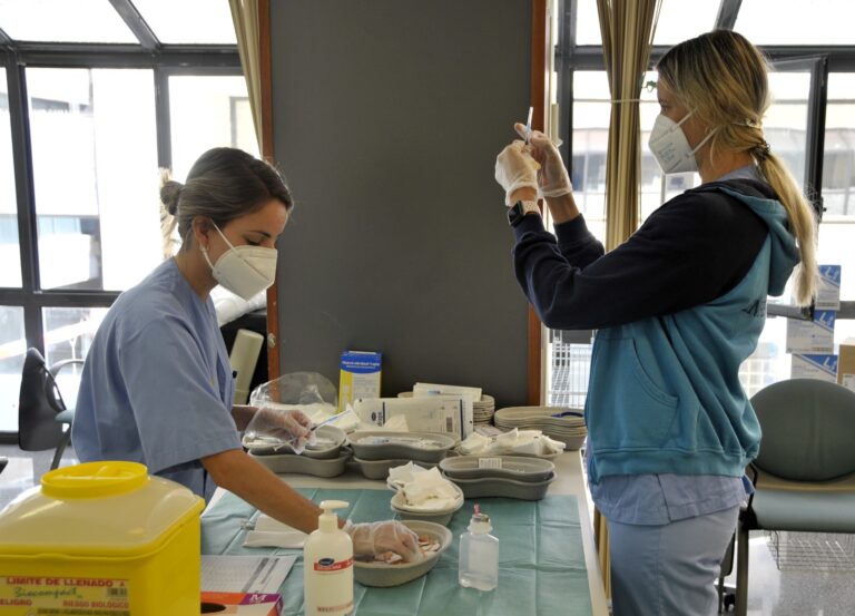 Sanidad administra más de 400.000 dosis de vacunas