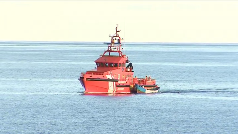 Salvamento rescata a 45 ocupantes de un cayuco a 265 kilómetros de Gran Canaria