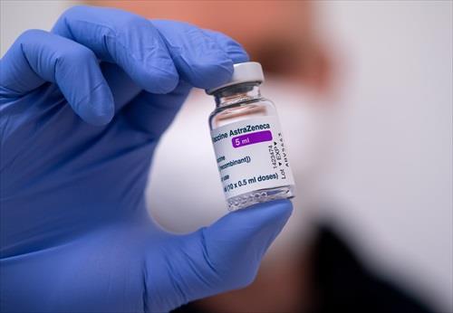 AstraZeneca y Oxford pausan su ensayo de vacunas contra la COVID-19 para niños