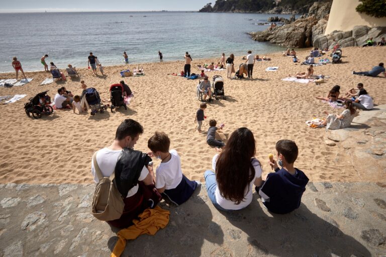 Reyes Maroto asegura que el turismo se recuperará este verano