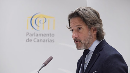 Gustavo Matos en el Parlamento de Canarias