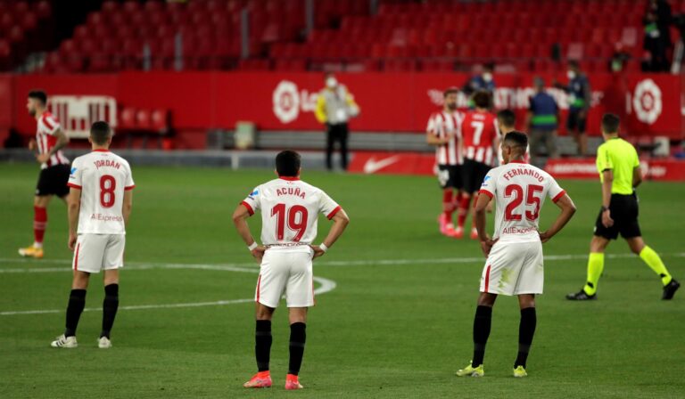 El Sevilla se aleja de la lucha por el título