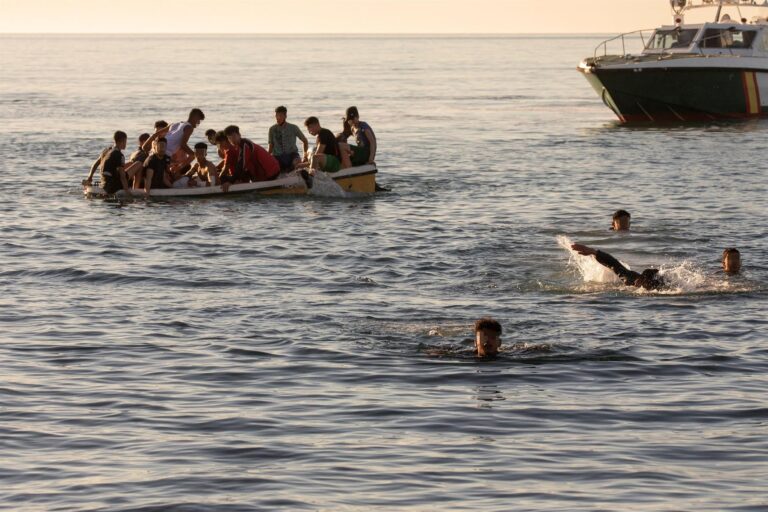 Gobierno y comunidades deciden el reparto de 200 menores de Ceuta