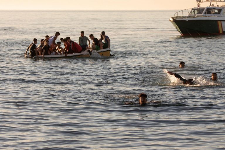 Gobierno y comunidades acuerdan acoger a 200 menores que ya estaban en Ceuta