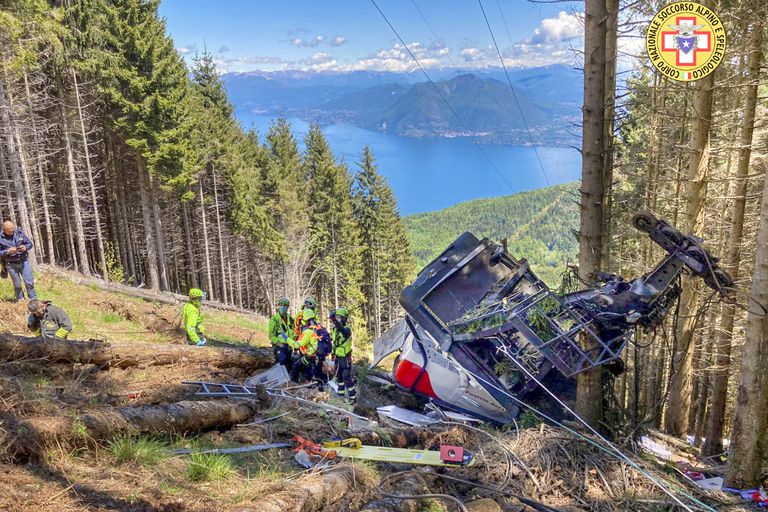 Salen de prisión los tres acusados por el desastre del teleférico en Italia