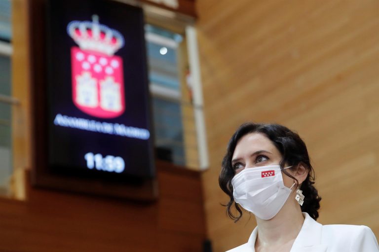 Ayuso promete ser «el muro» contra Sánchez y anuncia una histórica rebaja fiscal