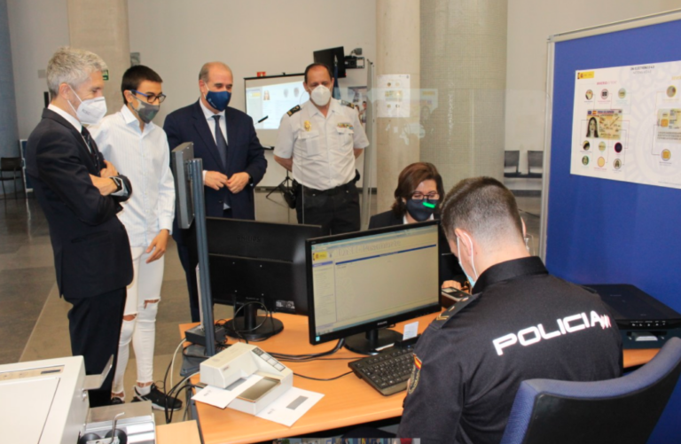 Marlaska presenta el nuevo DNI Europeo