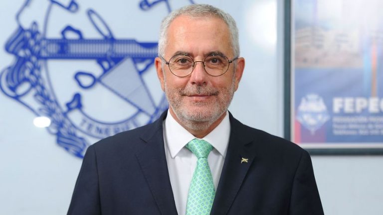 Fepeco comienza una campaña por «la dignidad» de Tenerife ante su parálisis