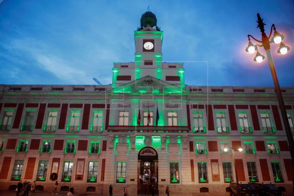 España se ilumina de verde para visibilizar a los enfermos de ELA