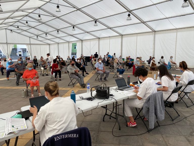 El Servicio Canario de Salud ha administrado 230.000 vacunas de refuerzo covid