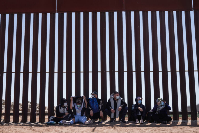 Texas anuncia más de 208 millones de euros para construir un muro en la frontera con México