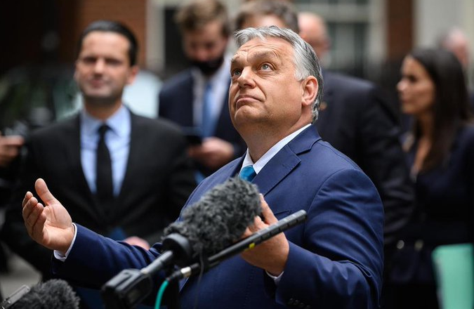 Orban descarta retirar su ley anti LGTBIQ e invita a los líderes críticos a leerse el texto