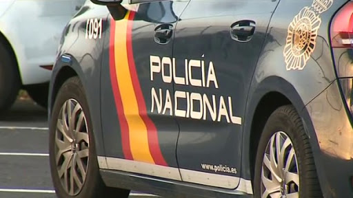 Toques de queda y vacunas para frenar al COVID-19 en España 