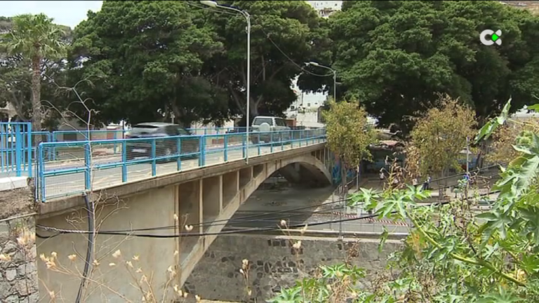 Los vecinos de Taganana tardan hasta tres horas en llegar a sus casas