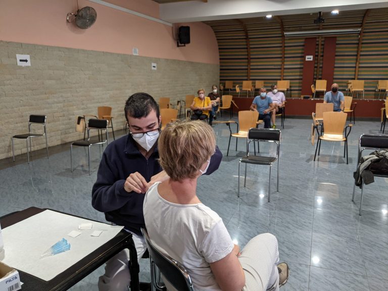 La incidencia acumulada en España supera los 700 casos por 100.000 habitantes
