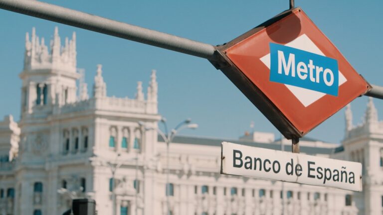 Cuando Hacienda no somos todos: el sistema fiscal, bajo lupa en ‘Trópico Distópico’