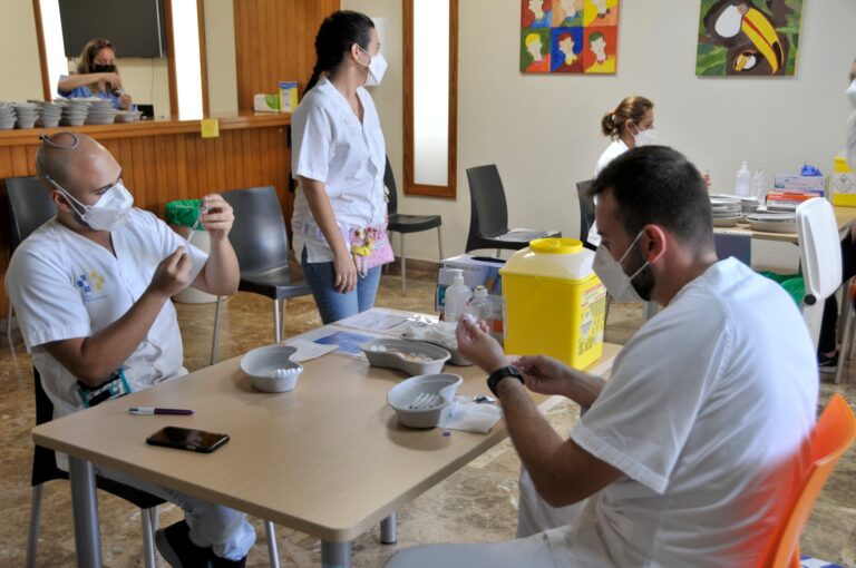 Sanidad abre la vacunación a partir de 14 años para los residentes en Gran Canaria y Tenerife
