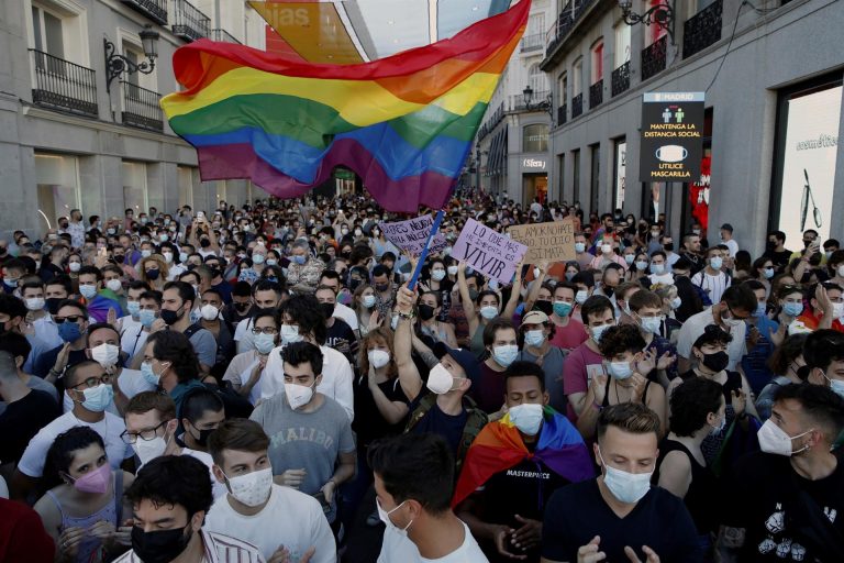 Miles de personas se movilizan contra la brutal agresión que acabó con la vida de Samuel Luiz en A Coruña