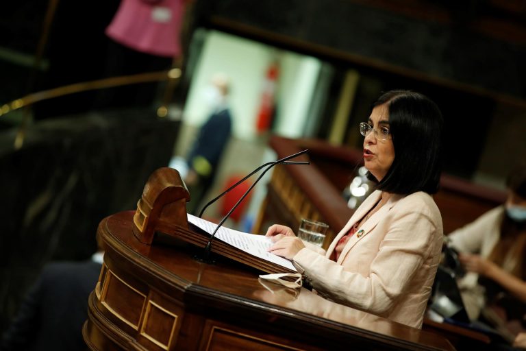 La mascarilla seguirá siendo opcional al aire libre si hay distancia social